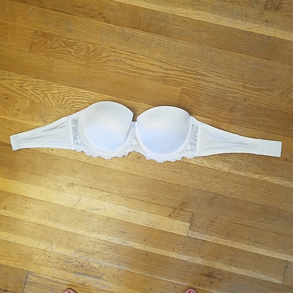 White strapless bra